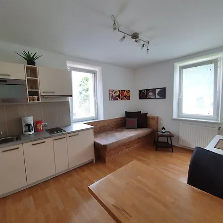 Edelhof Apartman *